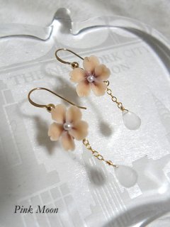 ◇ K14GF 桜（枝垂桜）とミルキークォーツのダングルピアス